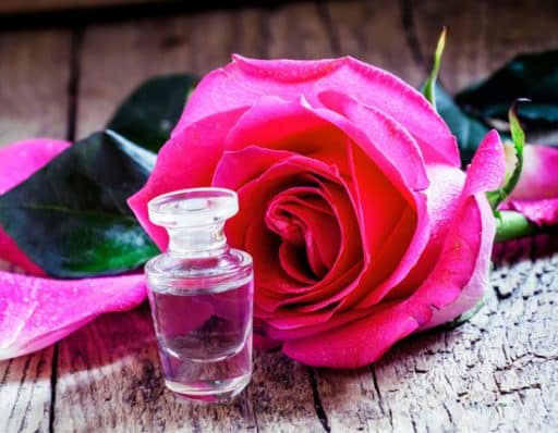 perfumes e hidrolatos de rosas